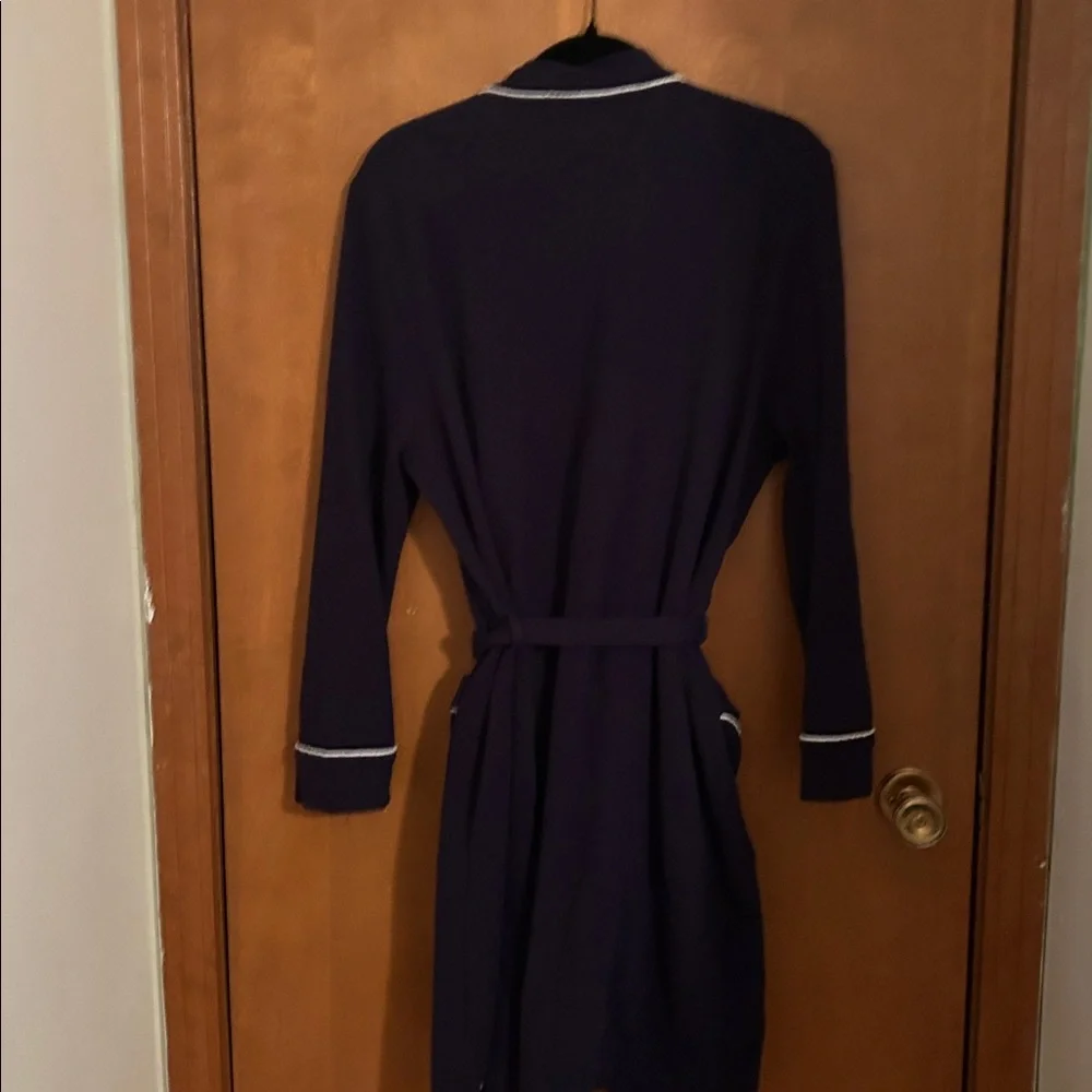 Amazon Basics Robe - Picture 6 of 7